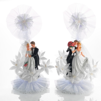 2 pcs Poly bride and groom, base with 2 babies 