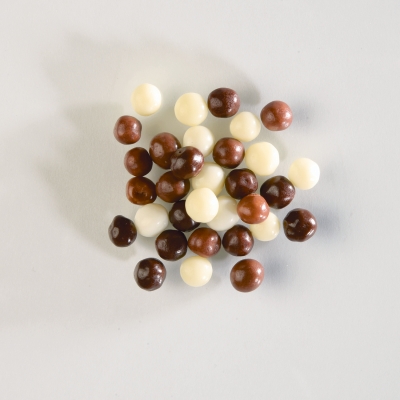 Whole milk chocolate flavour mixed chocolate crunchy balls 